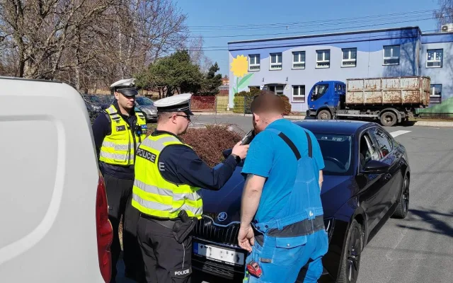 Řidička letěla stovkou v Opavě, policie jí na místě zabavila řidičák