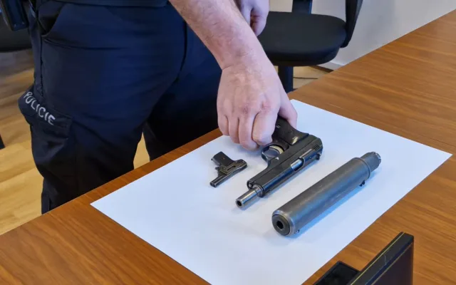 FOTO: Policisté v rámci zbraňové amnestie viděli 150 zbraní. Jaké byly největší rarity?