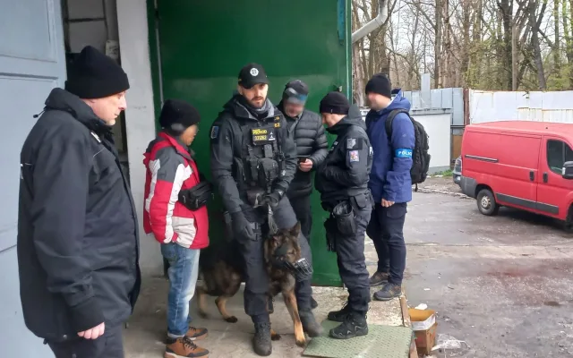 Cizinečtí policisté kontrolovali tržnici v Ostravě. Tři lidé musí opustit Česko