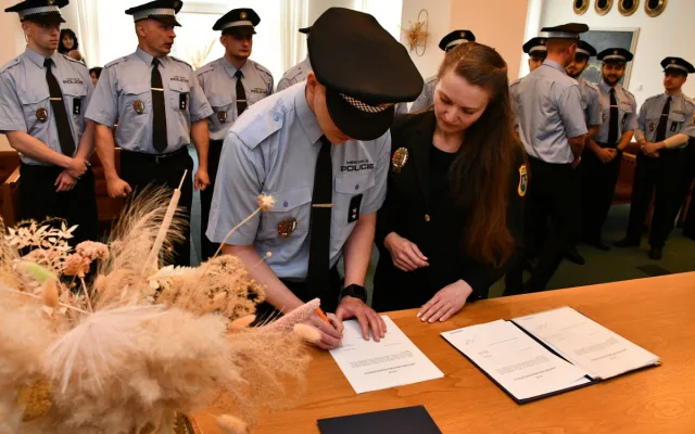 Městskou policii v Ostravě posiluje 15 nových strážníků. Jsou mezi nimi dvě ženy