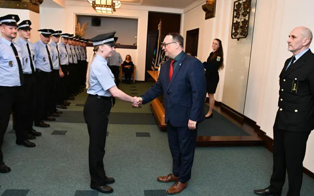 Městskou policii v Ostravě posiluje 15 nových strážníků. Jsou mezi nimi dvě ženy