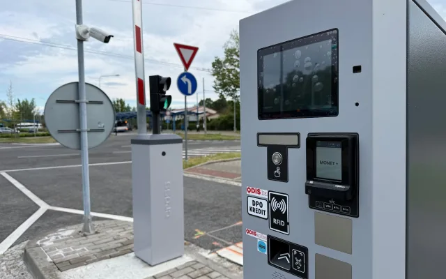Řidiči pozor! Začíná zkušební provoz parkoviště P+R na Hranečníku, od pondělí se bude platit