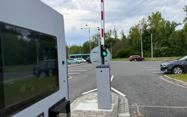 Řidiči pozor! Začíná zkušební provoz parkoviště P+R na Hranečníku, od pondělí se bude platit