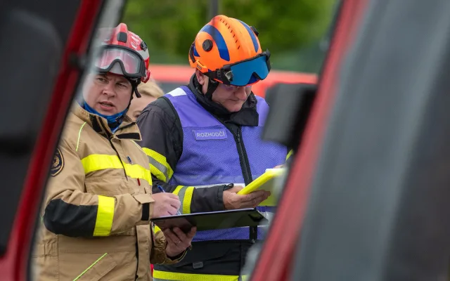 Hasiči v Ostravě předvedli boj s časem. Soutěž ve vyprošťování simulovala vážné nehody
