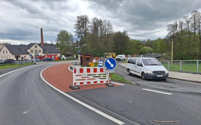 Oprava mostu v Malé Štáhli pokračuje. Kyvadlový provoz potrvá déle, než se čekalo