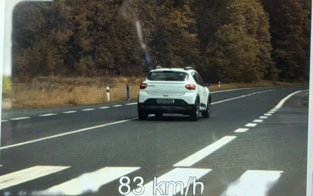 Policie kontrolovala řidiče. Zjistila alkohol, překročení rychlosti i jízdu bez řidičáku