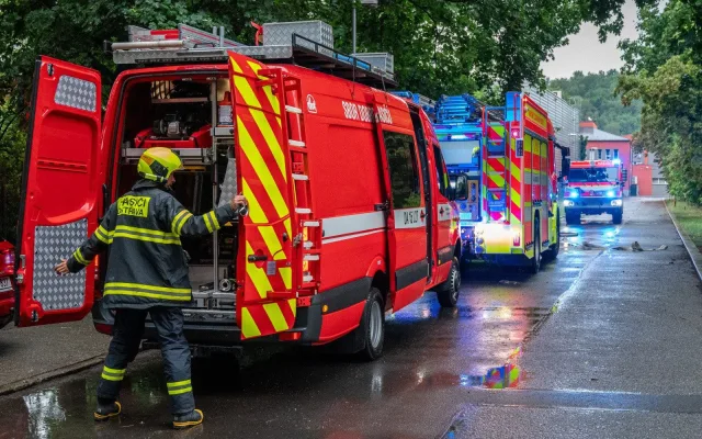Účet za silné bouřky. Hasiči v kraji vyjížděli k bezmála 120 událostem
