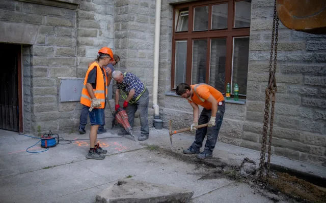 Historická budova Bezručovy školy prochází opravou. Frýdek-Místek bojuje s vlhkostí