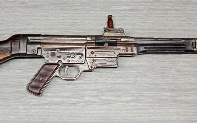 Protitankový kanon nebo nejmenší pistole na světě. Zbraňová amnestie odhalila rarity
