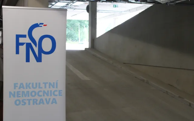 Ostravská nemocnice otevřela parkovací dům. Zatím bude sloužit jen zaměstnancům