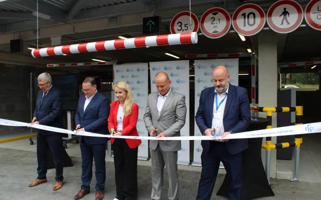 Ostravská nemocnice otevřela parkovací dům. Zatím bude sloužit jen zaměstnancům