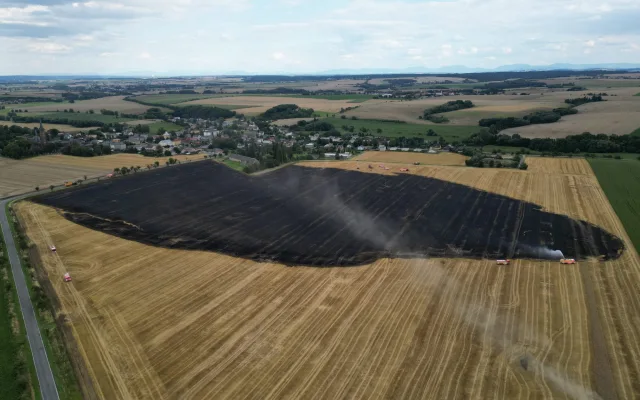 V Sudicích hořelo pole. Plameny zasáhly 20 hektarů