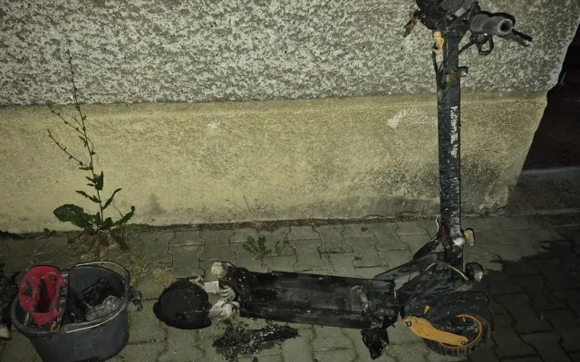 Požár elektrokoloběžky v Hlučíně. Z bytového domu museli evakuovat 31 lidí