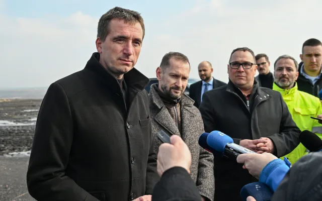 FOTOGALERIE: Heřmanická halda? Problém potřebuje řešení, říká ministr Vlček
