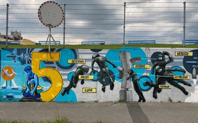 Fotbalový areál v Havířově oživily nové muraly. Odkazují na historii města