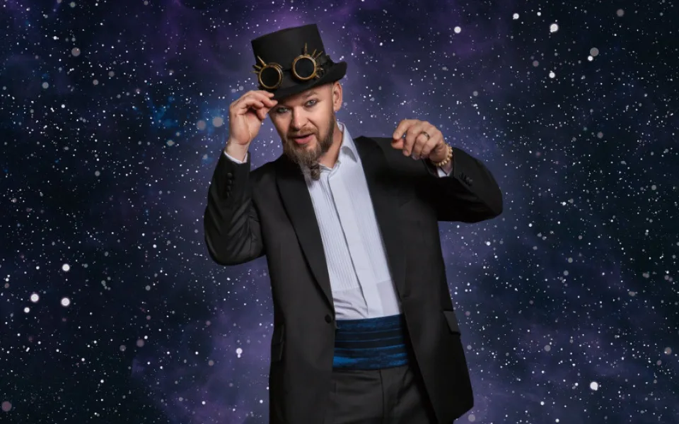 Dřív lákal na výnosné projekty, po nichž zůstali zklamaní investoři. Teď král multilevelu sází na výdělky ze stromů.