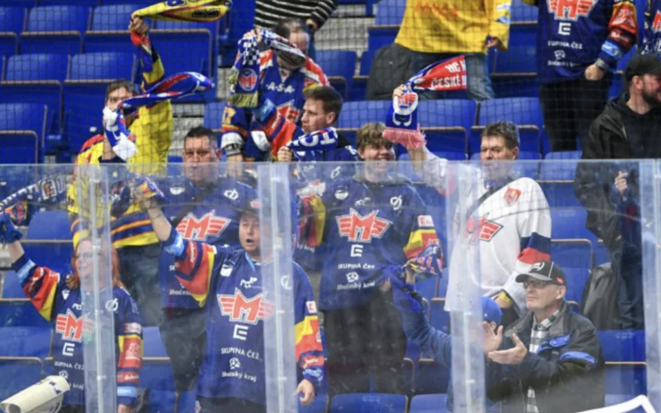 Hokejisté Českých Budějovic v utkání zvratů vyhráli ve Vítkovicích 7:5.