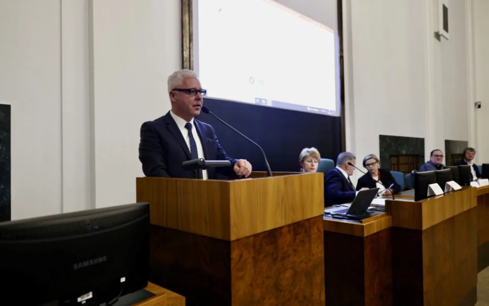Hejtman Krkoška se u soudu přiznal, státní zástupce mu navrhl peněžitý trest.