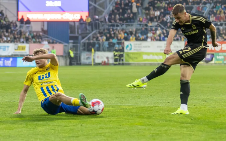 Fotbalisté Sparty vyhráli v Opavě a jsou potřetí za sebou ve finále poháru.