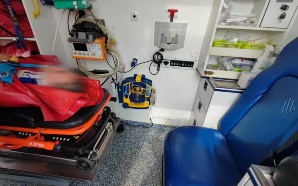 Žena se vážně poranila na koloběžce. Do nemocnice ji transportoval vrtulník.