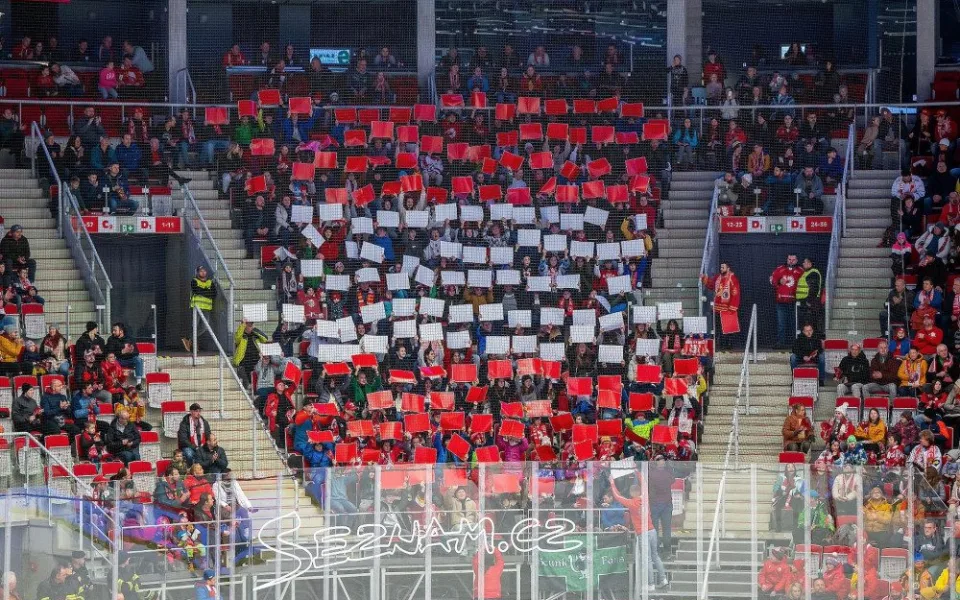 Hokejisté Třince přišli pro zbytek finále o zraněného obránce Marinčina.