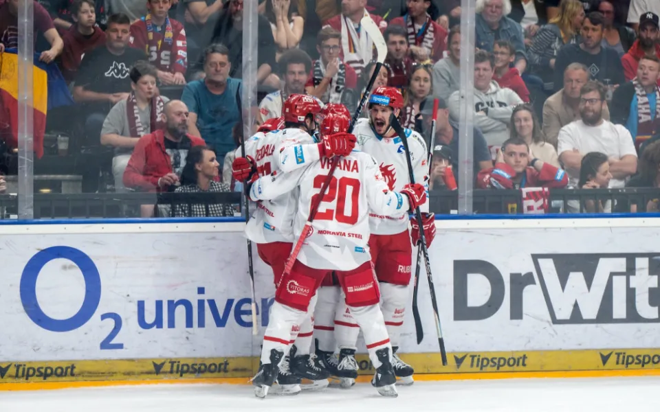 Finále hokejové extraligy se přesouvá do Třince, Oceláři budou už bez Marinčina.