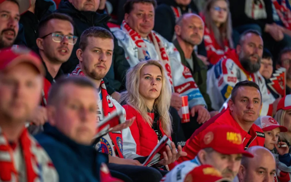 Hokejisté Pardubic mají v pátek šanci ukončit třinecké kralování a získat titul.