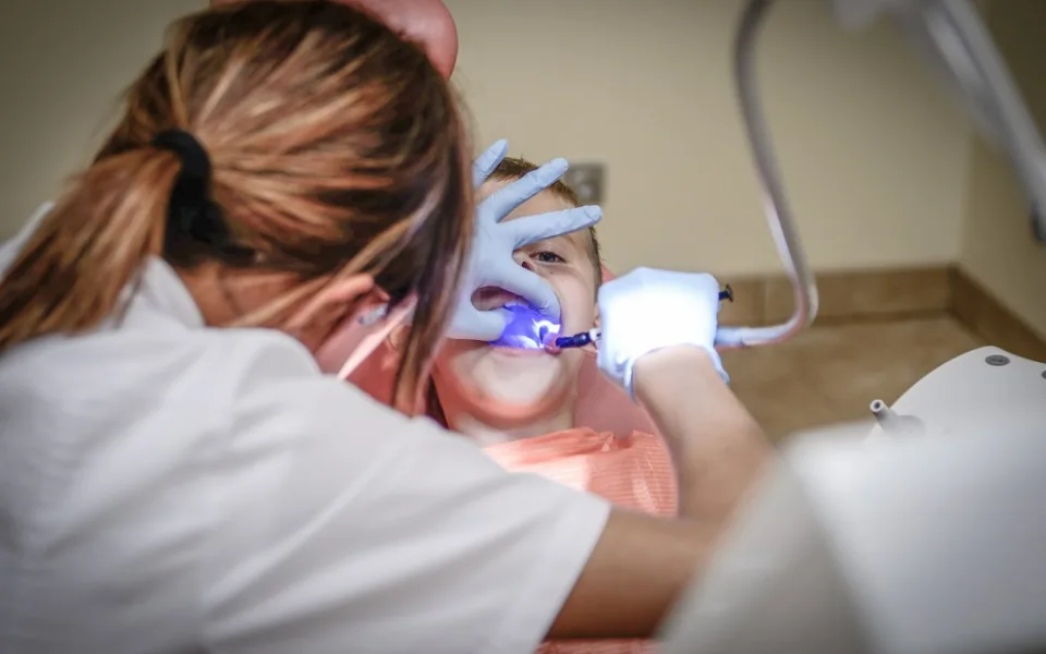 size4-16049221042099-152-dentist-428649-1280-1