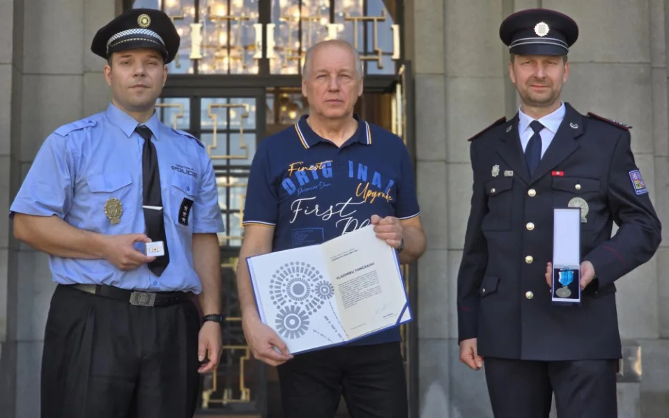 Hrdinové všedního dne. Trojice mužů zachránila tonoucího v ostravském bazénu.
