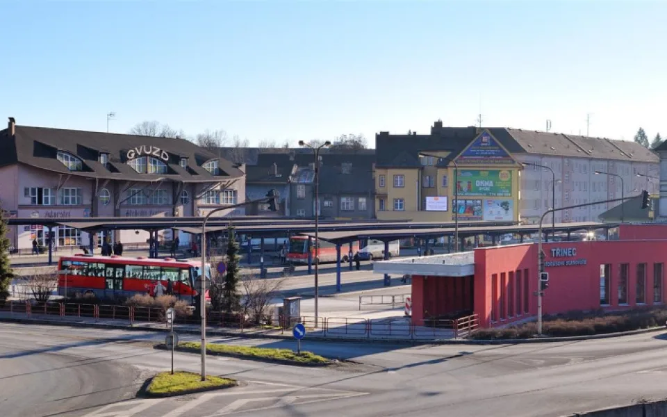 Autobusové stanoviště v Třinci bude po celý týden i o svátcích hlídat ochranka. Opatření má zvýšit bezpečnost