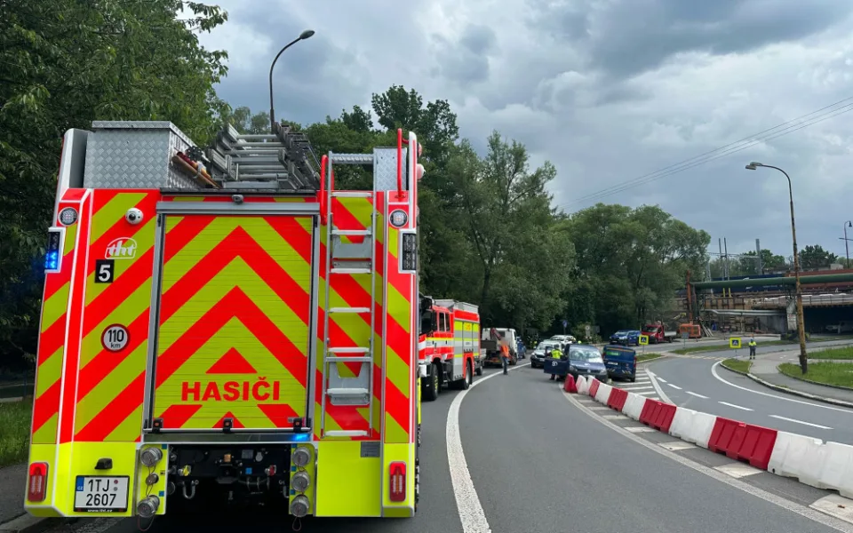V Havířově-Šumbarku došlo k poškození plynového potrubí. Hasiči evakuovali desítky lidí a okolí uzavřeli