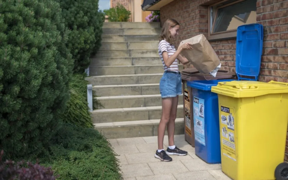 Obaly už recyklují tři čtvrtiny Čechů. Nejvíc se jim to daří s papírem