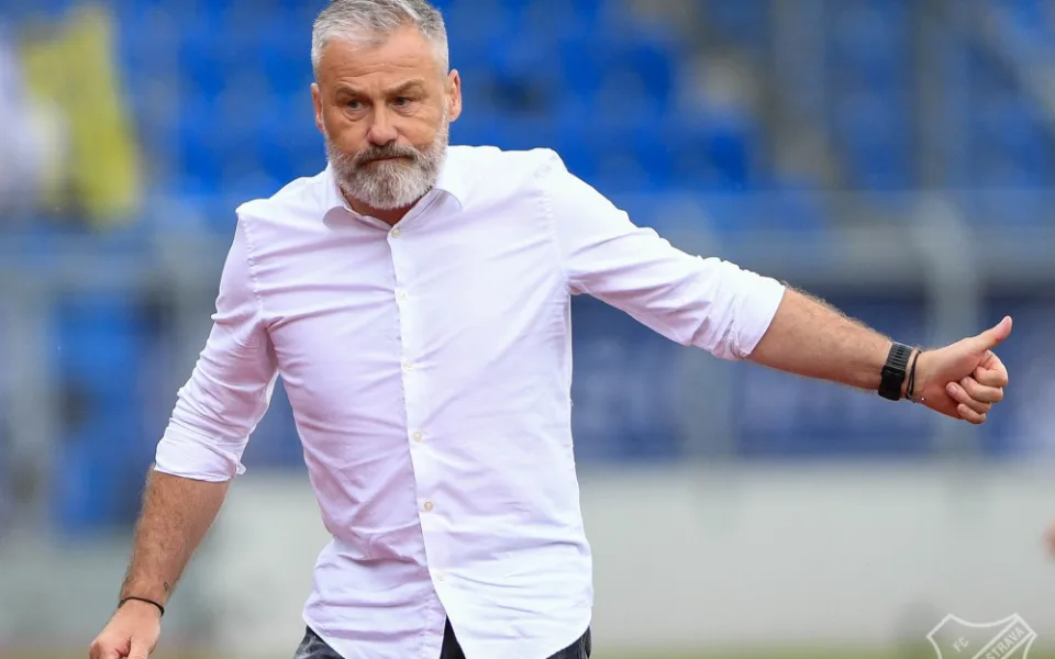 Fotbalisty Ostravy by měl nadále trénovat Hapal, Baník chce uplatnit opci.
