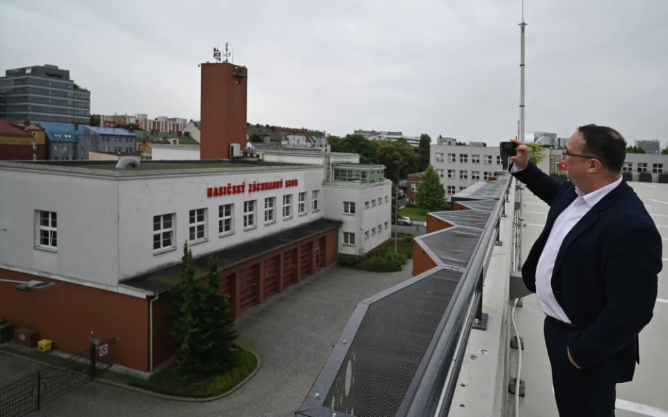 Multifunkční parkovací dům u Městské nemocnice Ostrava dokončen. Pro veřejnost nabízí 215 míst.