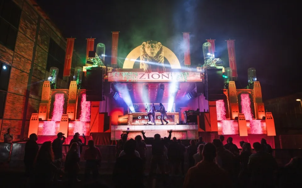 V Ostravě začal festival taneční hudby Beats for Love, vystoupí přes 500 umělců.