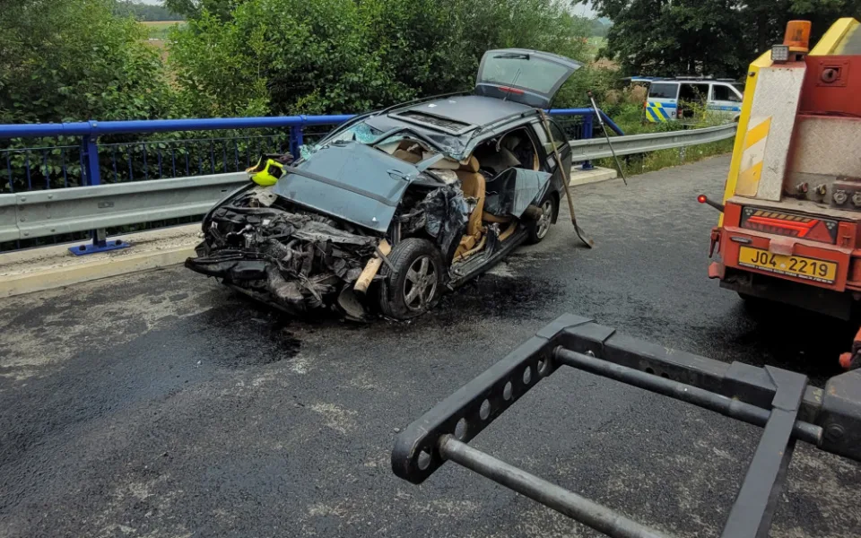 Na Novojičínsku málem přišel o život devatenáctiletý řidič, jeho auto se střetlo s domíchávačem betonu