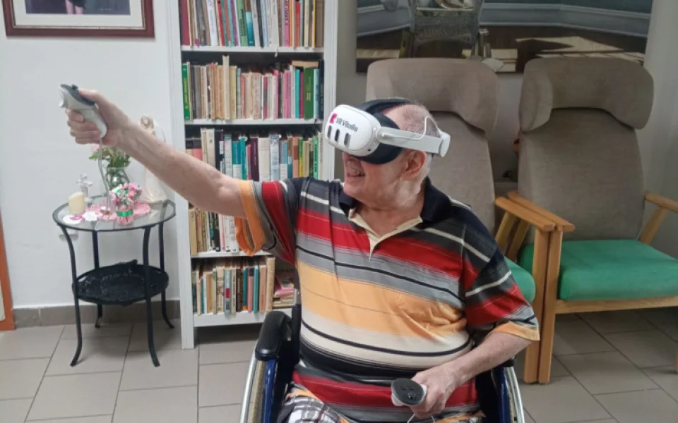 Terapie virtuální realitou. Ostravští senioři si v imaginárním světě zlepšují fyzické i psychické dovednosti