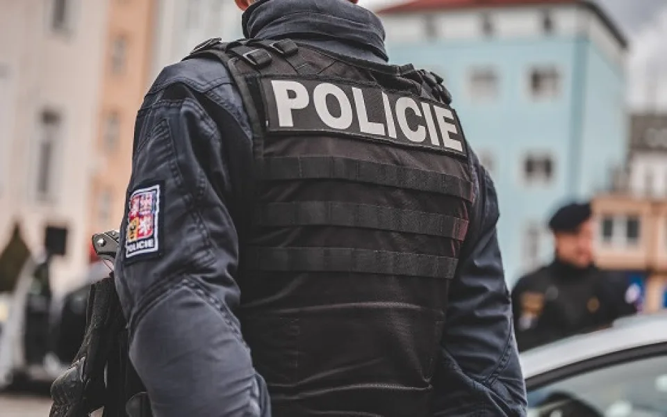 Muž z Ostravy ukrýval arzenál zbraní, útočnou pušku i granát. Své výzbroje se nechtěl vzdát, zasáhl až soud