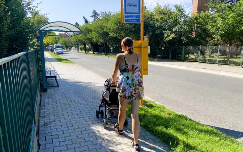 Větší komfort pro cestující. Bohumín na Karvinsku zrenovuje přístřešky autobusových zastávek za milion korun