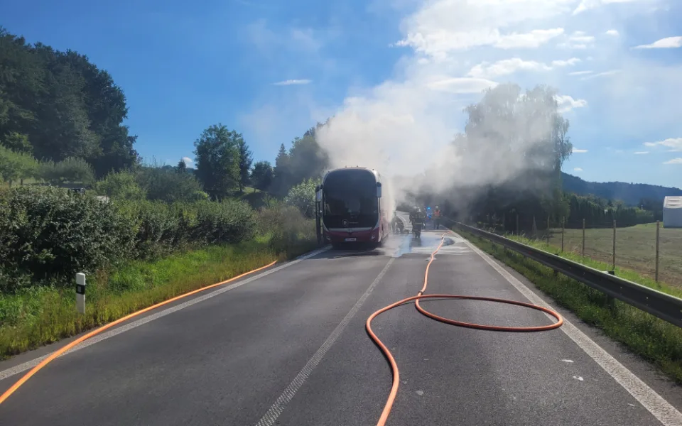 Ve Fulneku na Novojičínsku ve středu hořel autobus, cestující naštěstí nepřevážel
