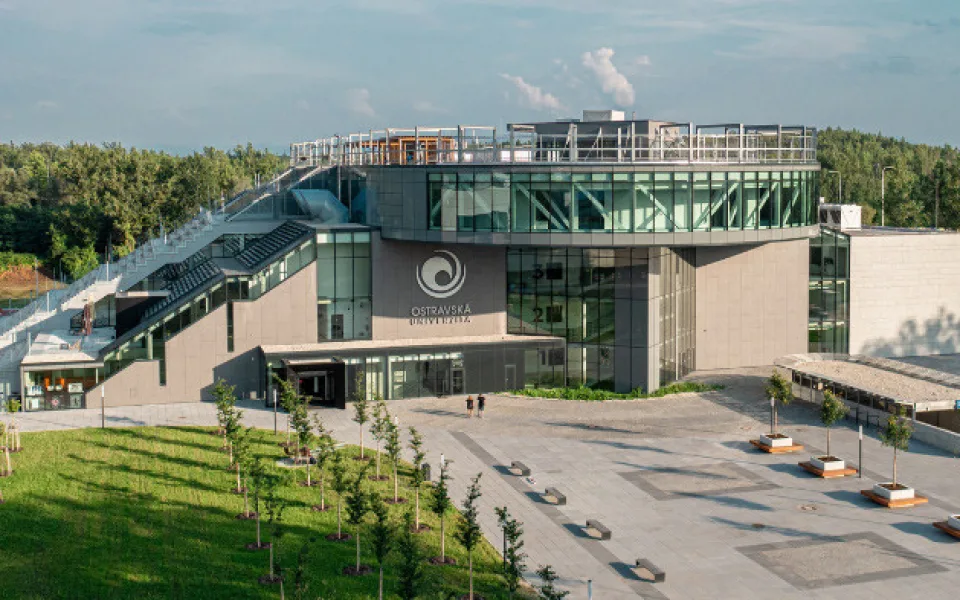 Ostravská Filozofická fakulta dokončila šestiletou renovaci své univerzitní budovy. Připravuje nové studijní programy