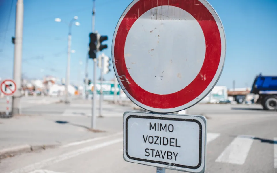 Ostravská ulice Frýdecká dostane zbrusu nový kabátek. Do podzimu přibude přechod i nová zastávka
