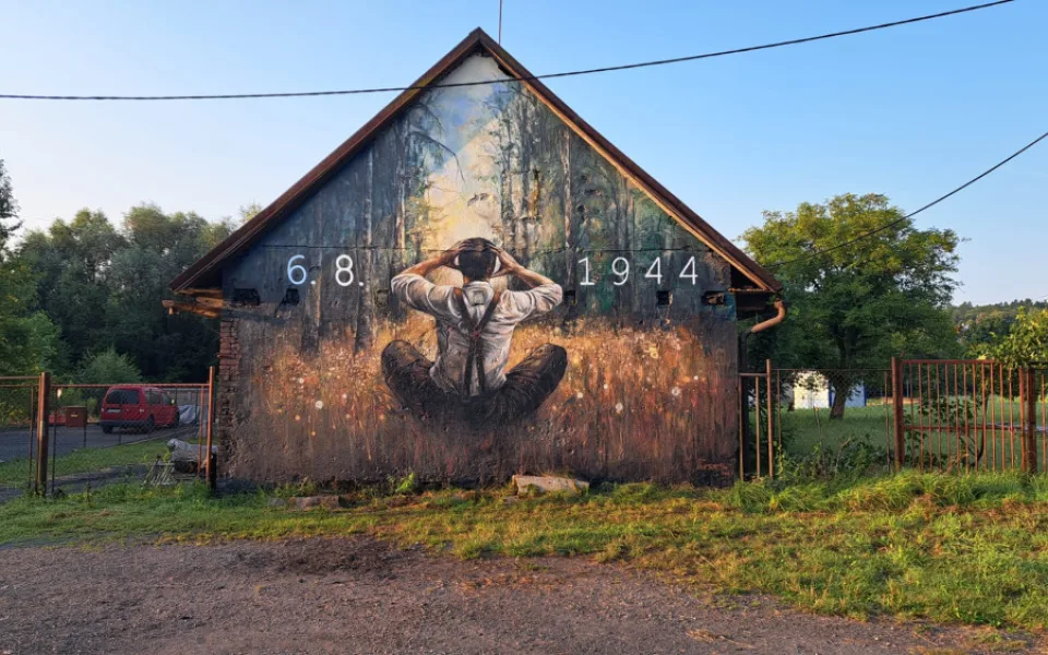 Mural připomíná životickou tragédii. Namaloval ho vnuk malíře zavražděného gestapem v roce 1944