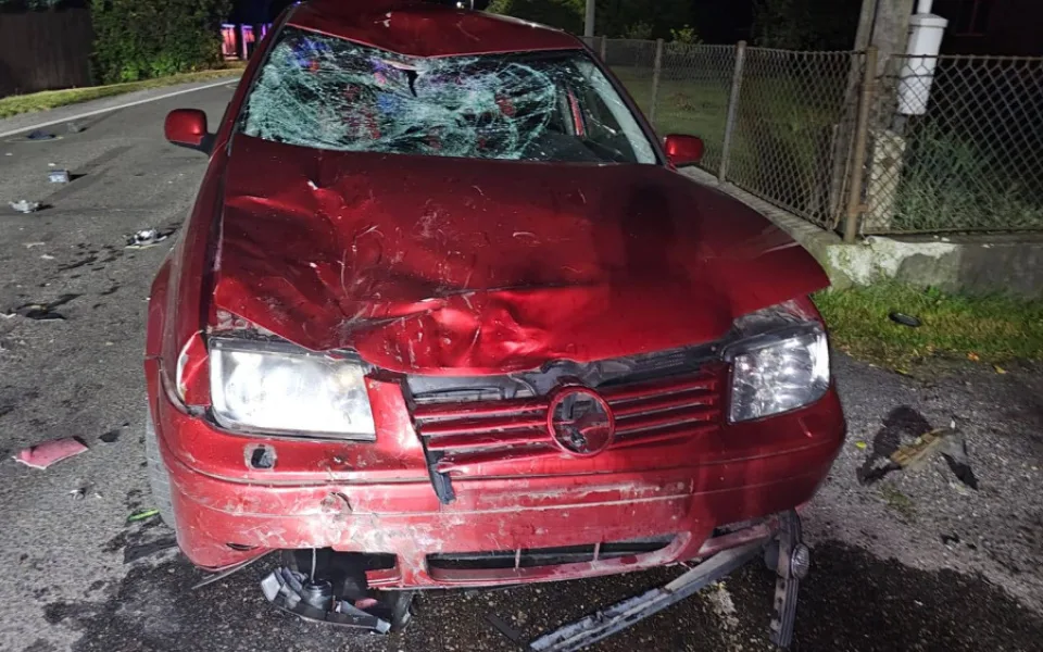 Při sobotní nehodě u Petřvaldu na Karvinsku se vážně zranili dva lidé. Motorkář se srazil s osobním autem