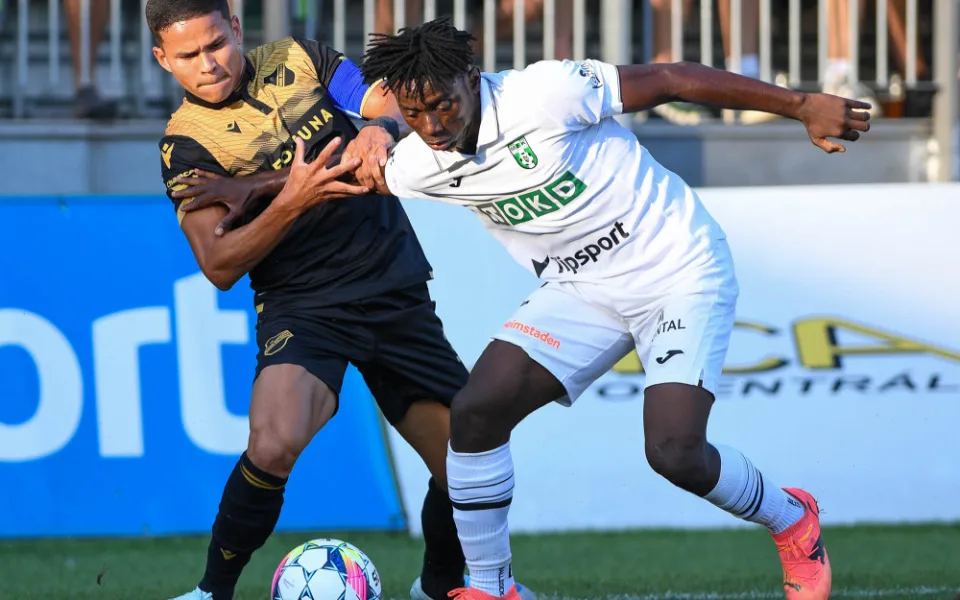 Fotbalisté Karviné remizovali s Ostravou bez branek, oba týmy dohrávaly o deseti.