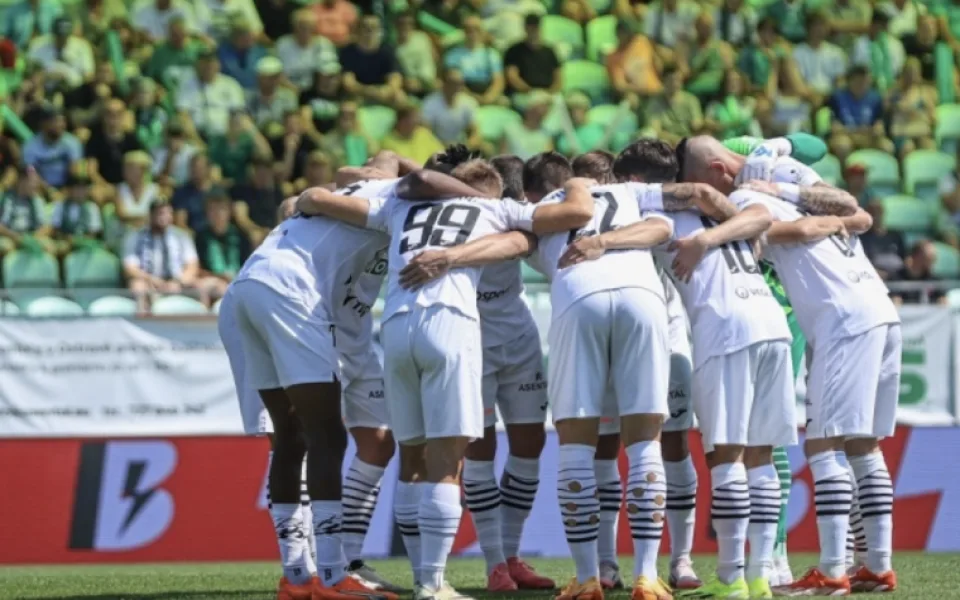 Karvinští fotbalisté hráli doma podruhé po sobě 0:0, Dukla venku poprvé bodovala.