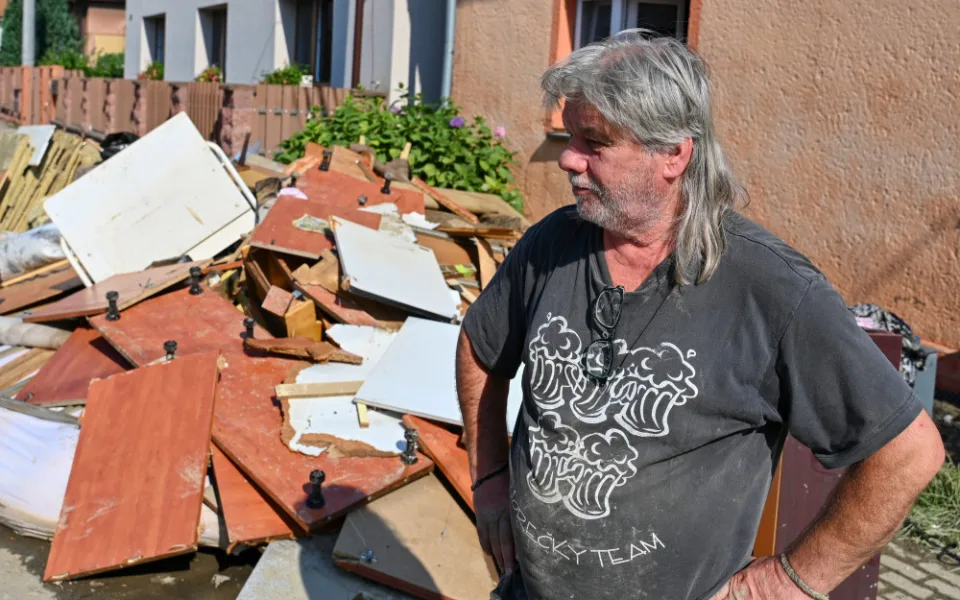 FOTO: Středa ve Svinově. Kontejnery a tuny odpadu v ulicích