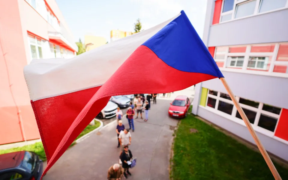 Volební místnosti se uzavřely. Začalo sčítání.