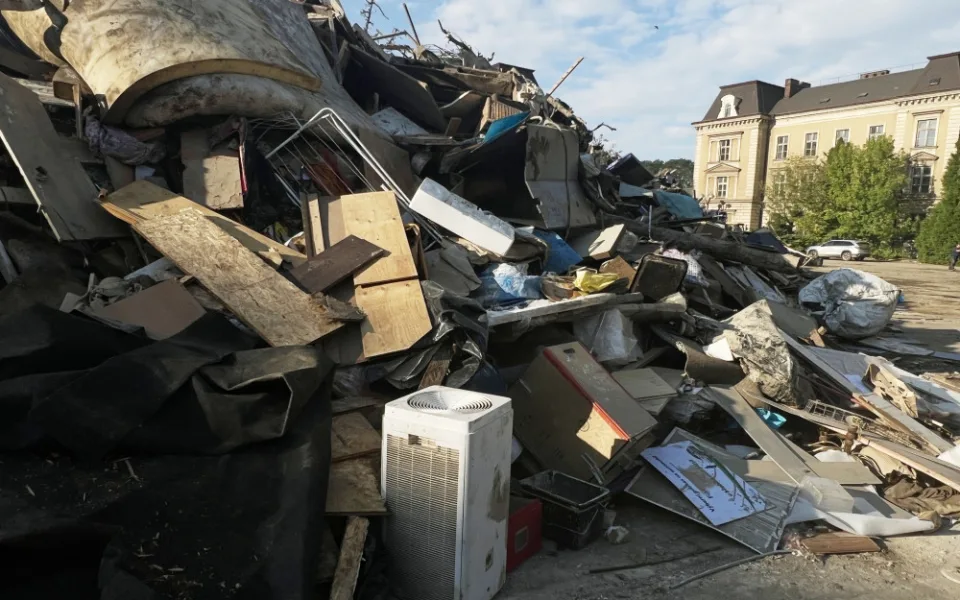 Celá Opava, včetně zaplavených oblastí, má ode dneška znovu elektřinu