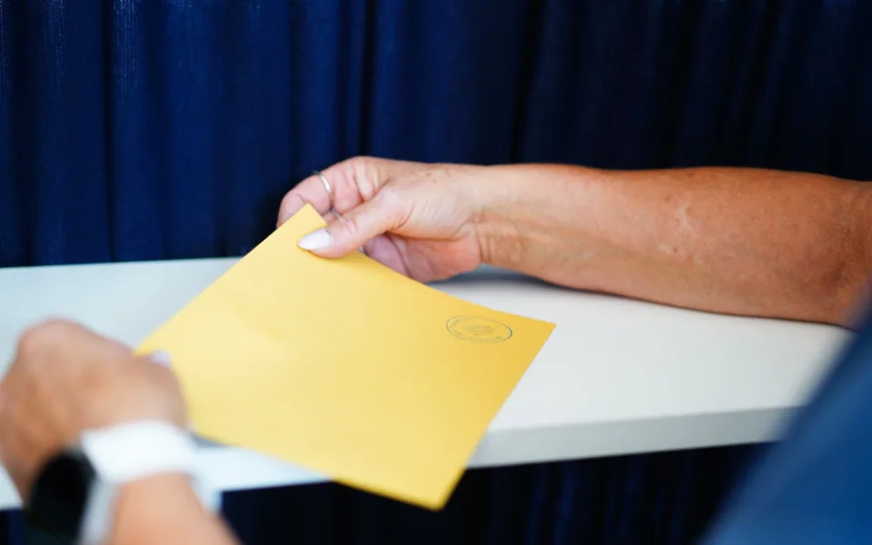VOLBY 2024: Souboj o mandáty vrcholí. O místo v horní komoře usilují primátor Navrátil a senátor Pavera